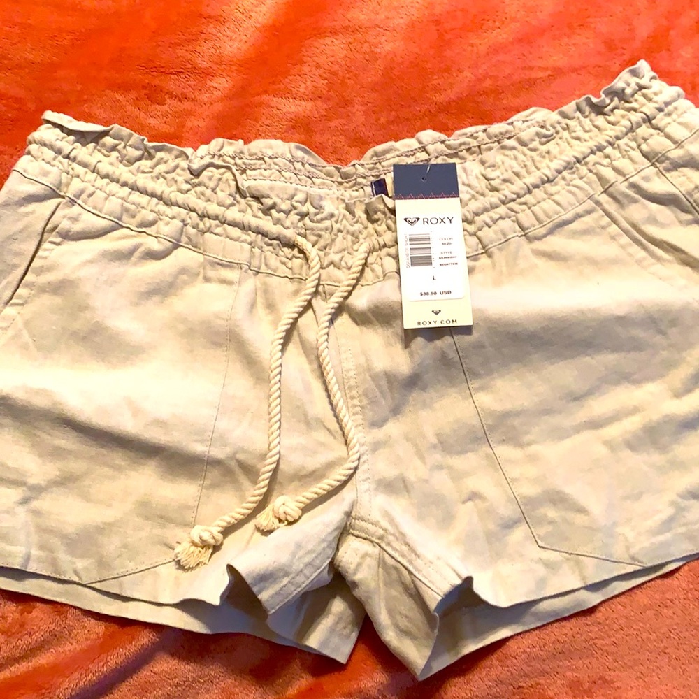 COPY - Roxy tan shorts. Size large